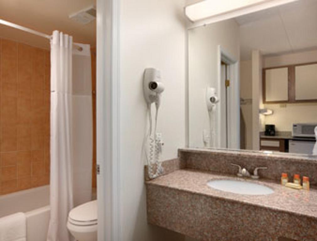 Days By Wyndham At The Beach Virginia Beach
